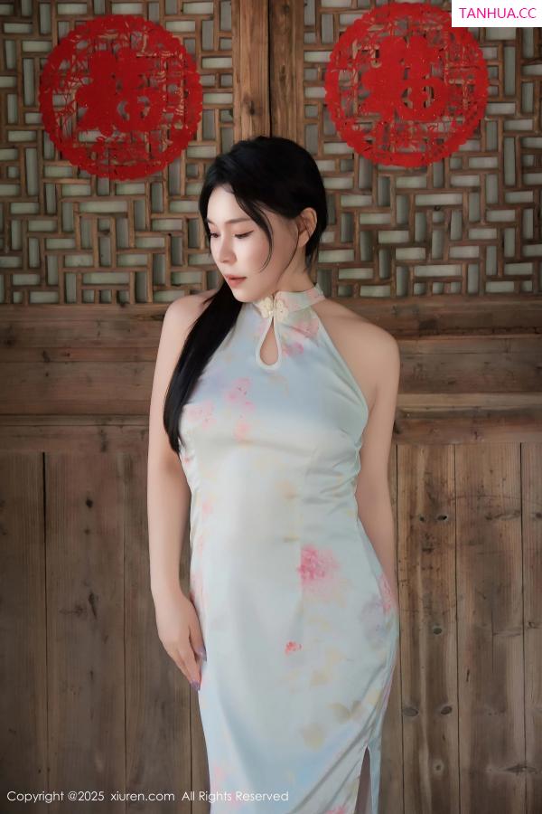   [XiuRen]高清写真图 2025.02.17 No.9893 麦田 丝袜美腿第19张图片